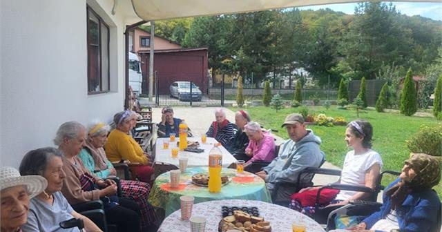 Activități recreative pentru vârstnici în aer liber